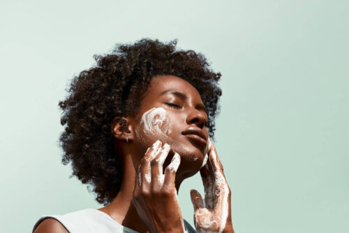 21_PH_AA-CLEANSER_Beauty_FaceTexture_Hero_Sara_SRGB